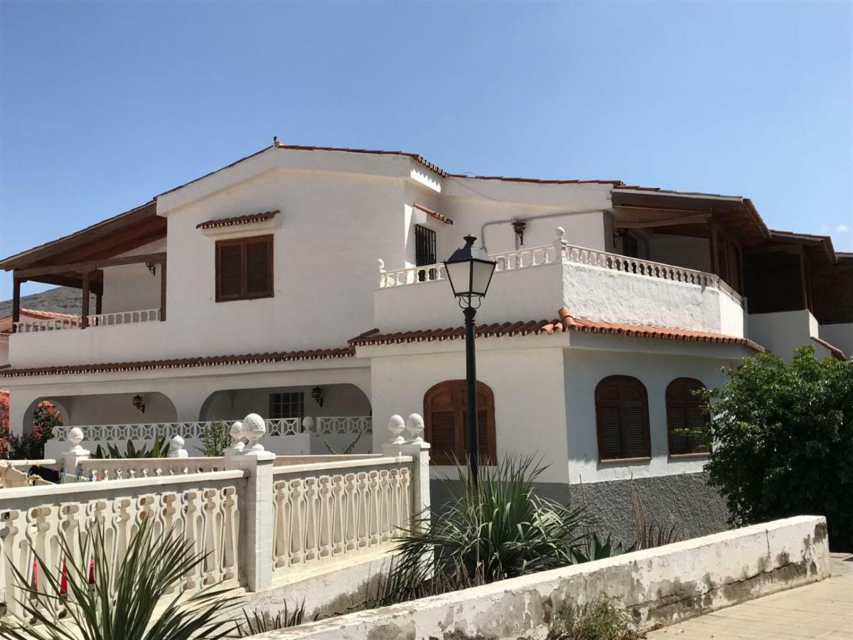 La Palmera1 Casa Al Primer Piso Con 2 Dormitorios - Two Bedroom House On The First Floor --- La Palmera 2 Casa En Planta Baja Con 1 Dormitorio, One Bedroom House On The Ground Floor Agaete  Exterior photo